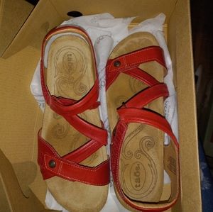 Womens sandles Red size 7- 7 1/2